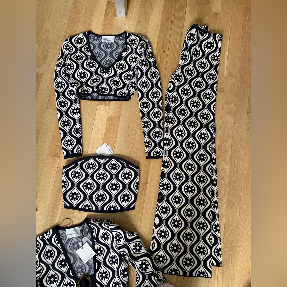 Apres ski outfit finders keepers black and white 4 piece knit pant set - Picture 2 of 10